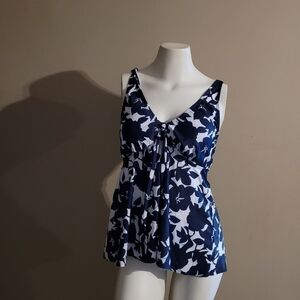 Summer Mae  swim top NWOT  LG